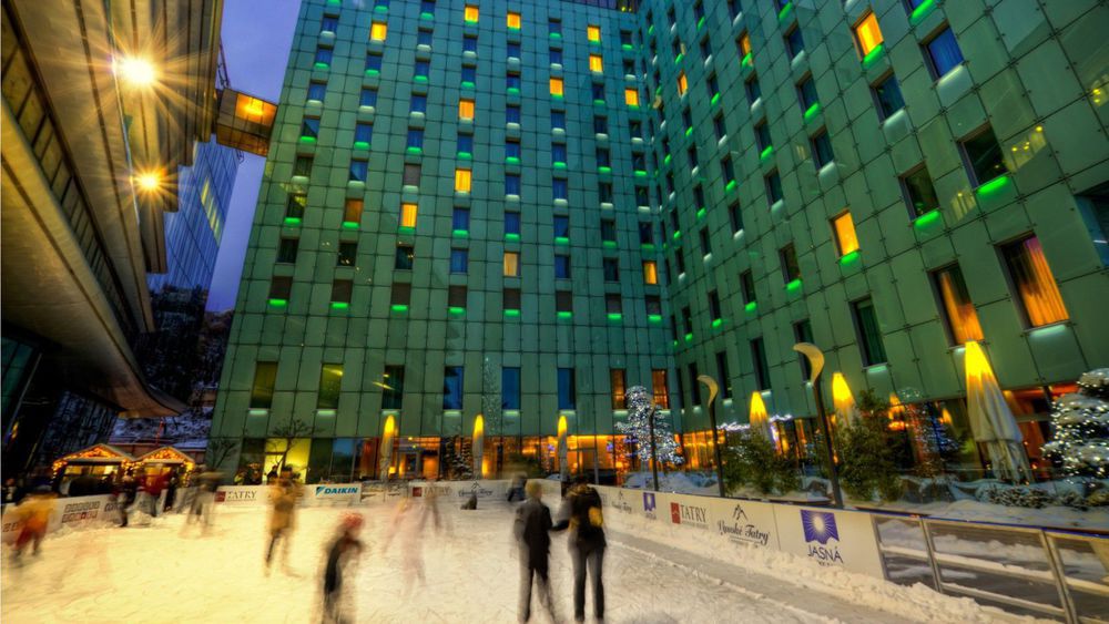 Grand Hotel River Park, A Luxury Collection Hotel, Bratislava Eksteriør billede The hotel at night