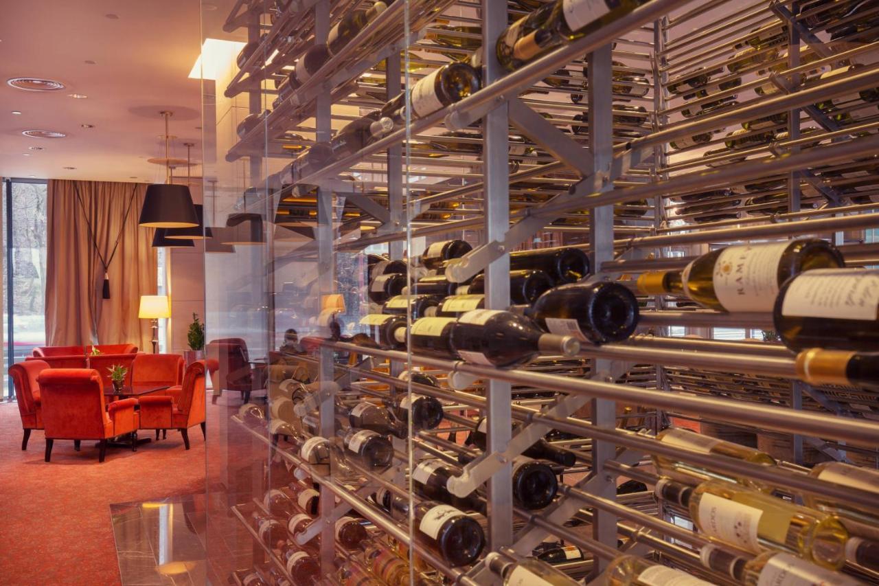 Grand Hotel River Park, A Luxury Collection Hotel, Bratislava Eksteriør billede Wine rack