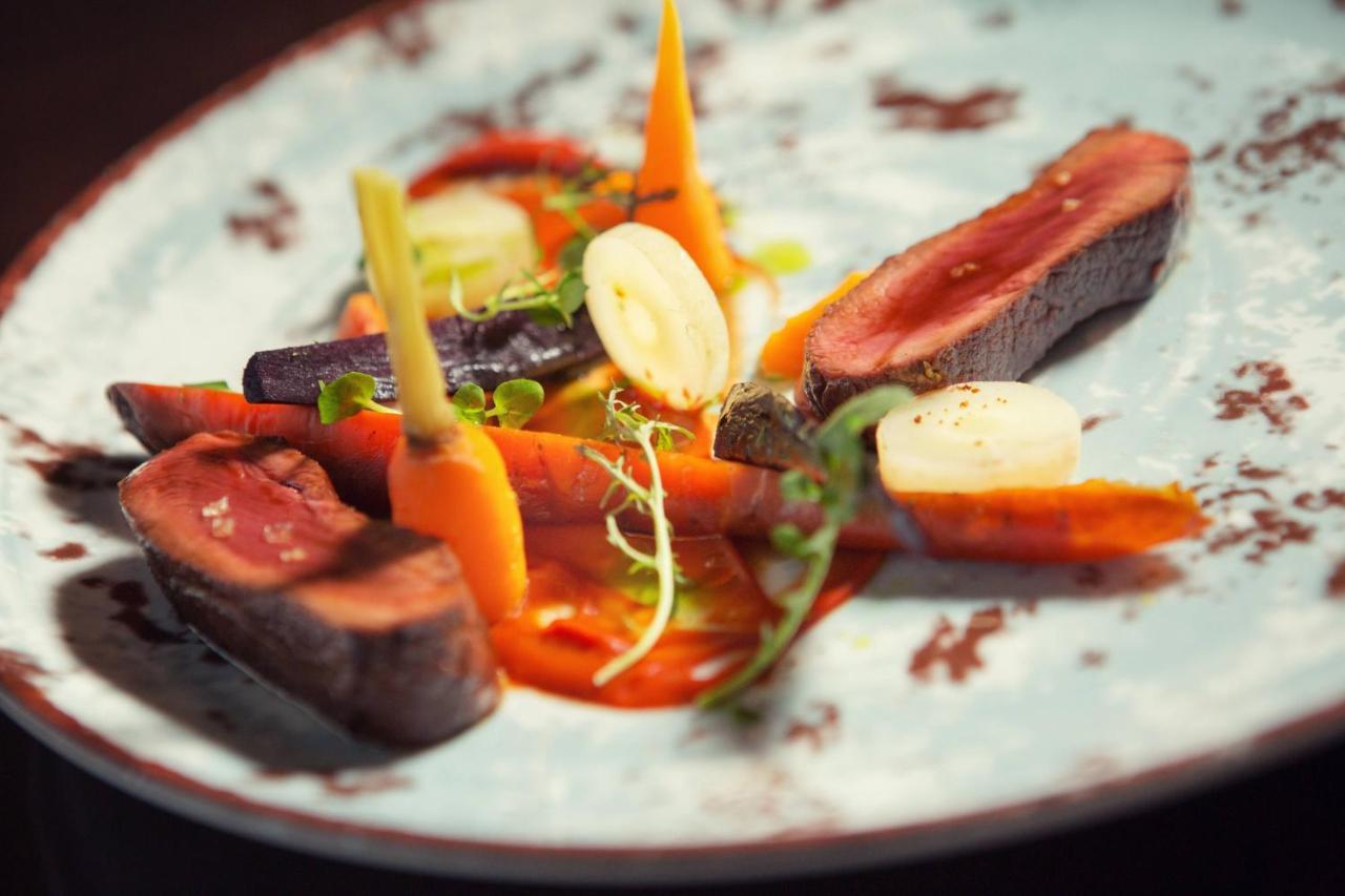 Grand Hotel River Park, A Luxury Collection Hotel, Bratislava Eksteriør billede A plate of duck confit with vegetables