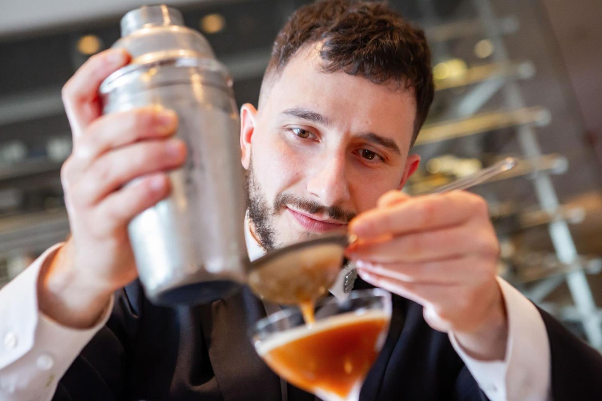 Grand Hotel River Park, A Luxury Collection Hotel, Bratislava Eksteriør billede A bartender preparing a drink